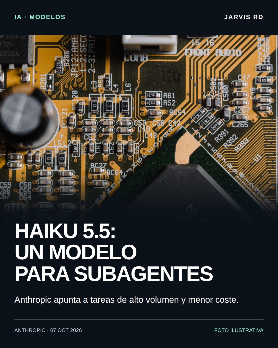 Foto real: primer plano de una placa electrónica dorada y negra con componentes y circuitos. Titular: «HAIKU 5.5: UN MODELO PARA SUBAGENTES». FOTO ILUSTRATIVA: no es un chip de Anthropic; Haiku es software.